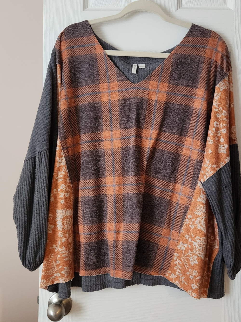 Cato 22/24W Charcoal Gray Textured Knit Top - Cozy Neckline